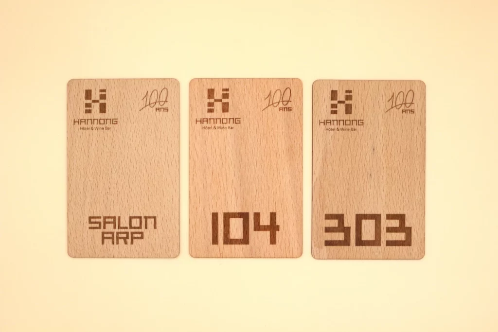 Exemples de cartes d'hôtels en bois RFID personnalisables